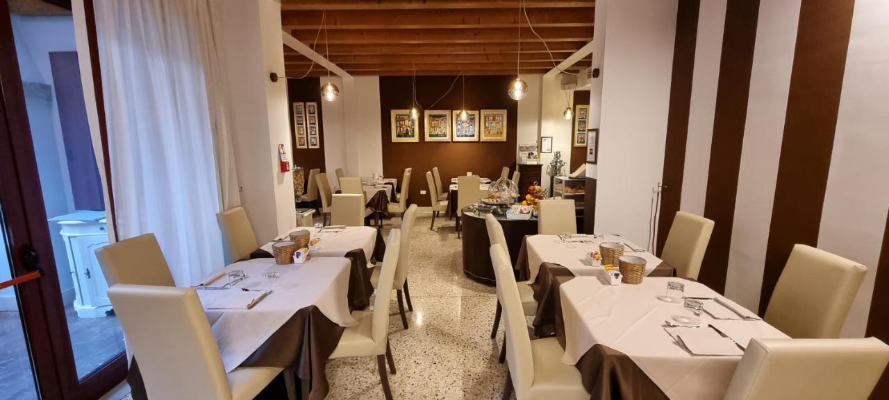 Unahotels Eco Hotel Villa Costanza Venezia Mestre Exteriör bild